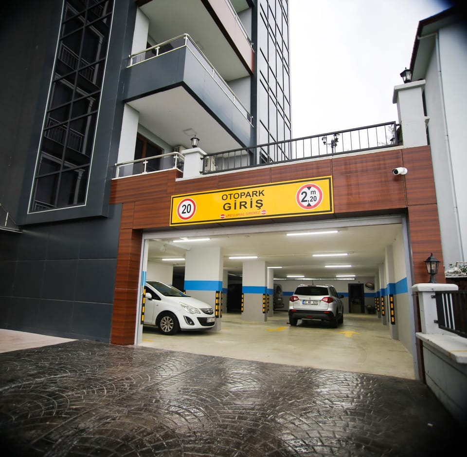 Facade/entrance