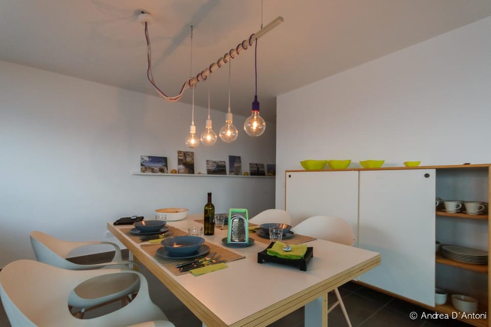 Coffee/tea facilities, Dining area, hair dresser