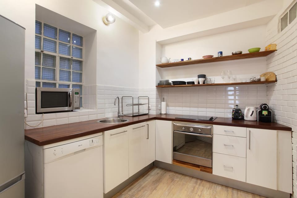 Coffee/tea facilities, Kitchen or kitchenette, minibar, stove, toaster