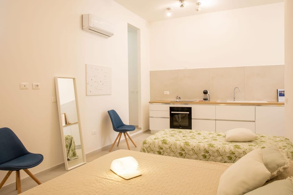 Bedroom, kitchen