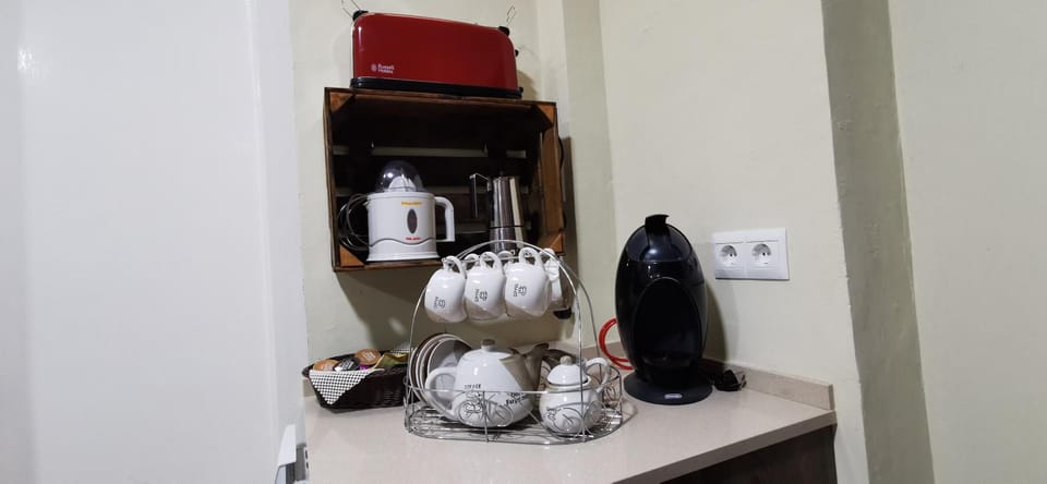 Coffee/tea facilities, toaster