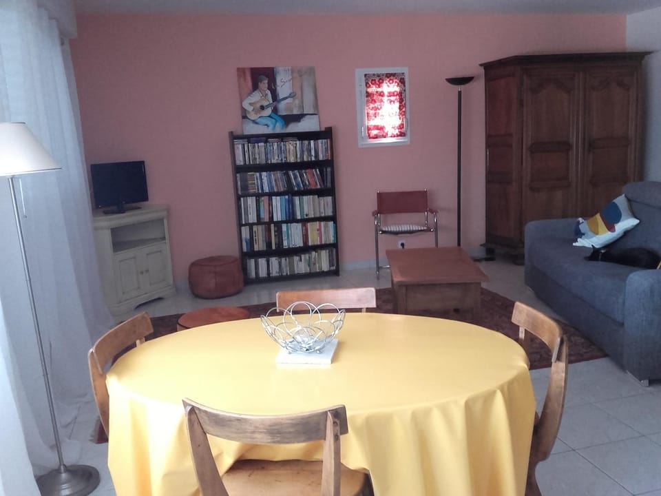 LE CALME AU COEUR DE LA VILLE Apartment in Nimes