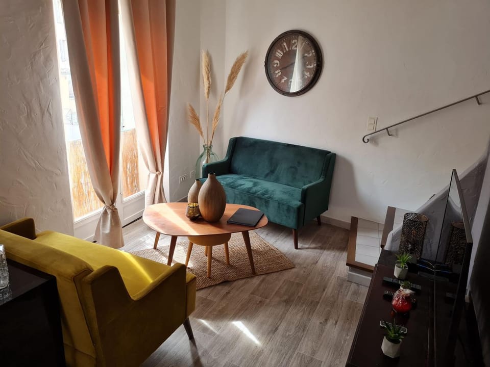TV and multimedia, Living room, locker