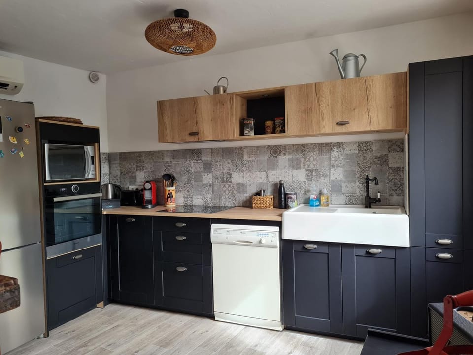Coffee/tea facilities, dishwasher, minibar, pet friendly, stove, toaster, kitchen