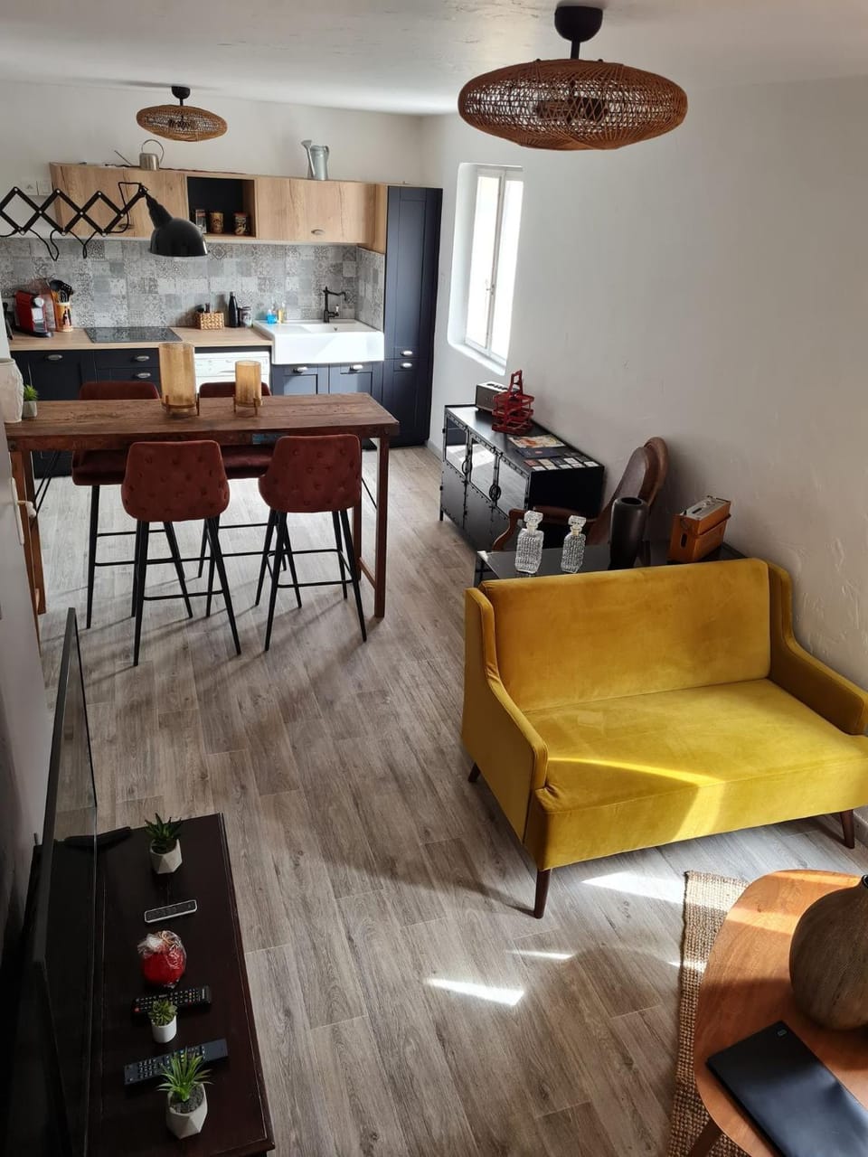 Living room, Dining area