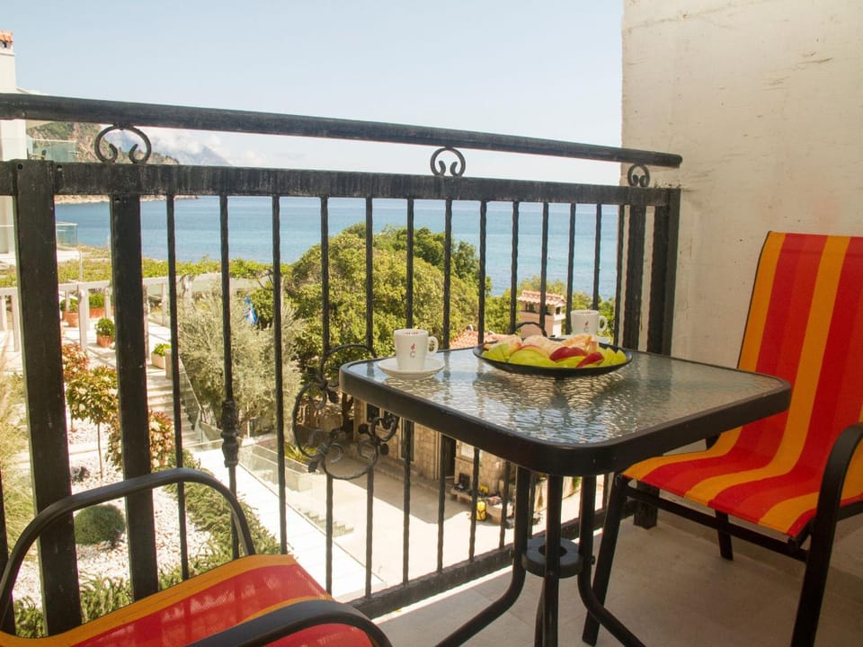 Day, Natural landscape, View (from property/room), Balcony/Terrace, Seating area