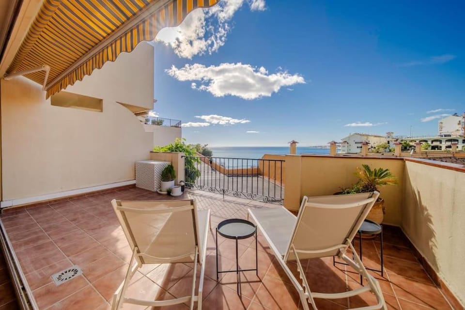 2 Bed Apartment, Big Terrace, Pool, Views + Beach! Apartment in Costa del Sol