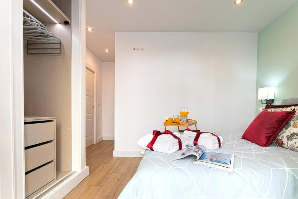 Bed, Bedroom