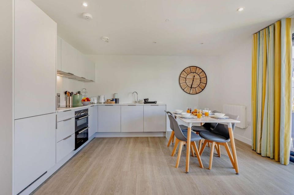 Kitchen or kitchenette, Dining area, toaster