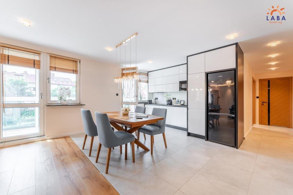 Kitchen or kitchenette, Dining area, dishwasher, oven, pet friendly, stove
