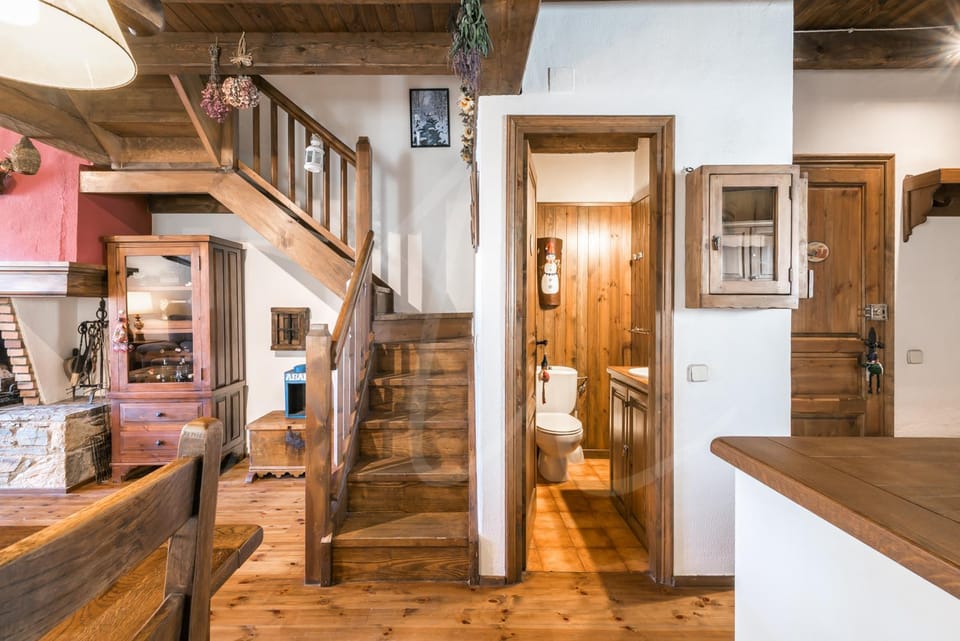 Toilet, Living room