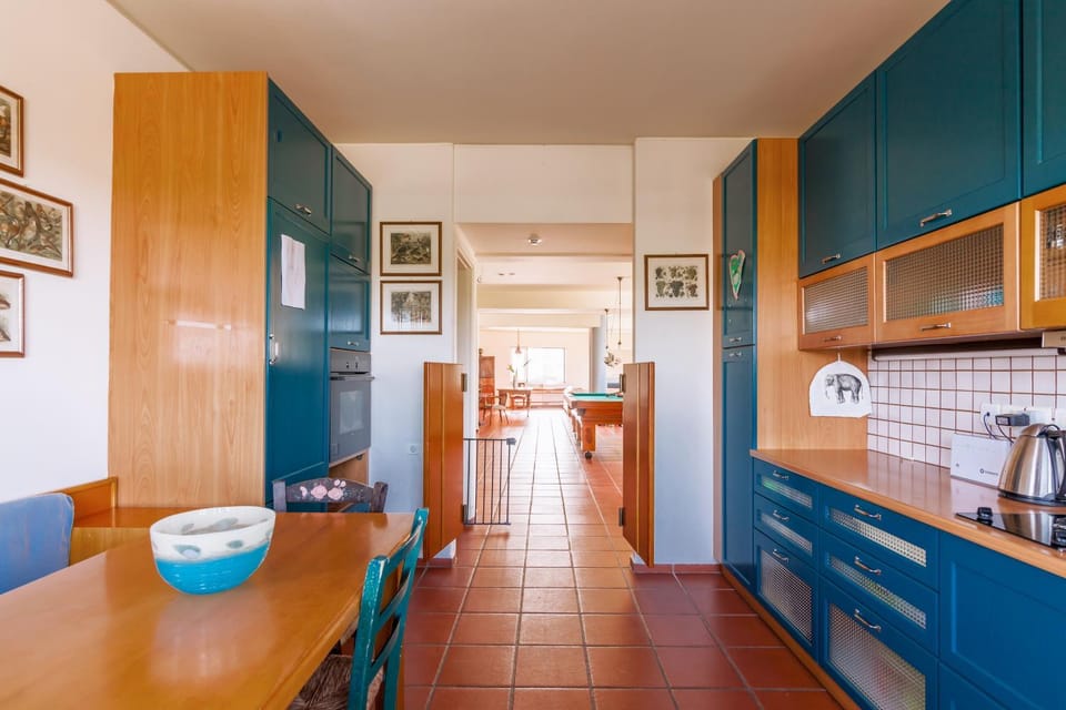 Billiard, kitchen