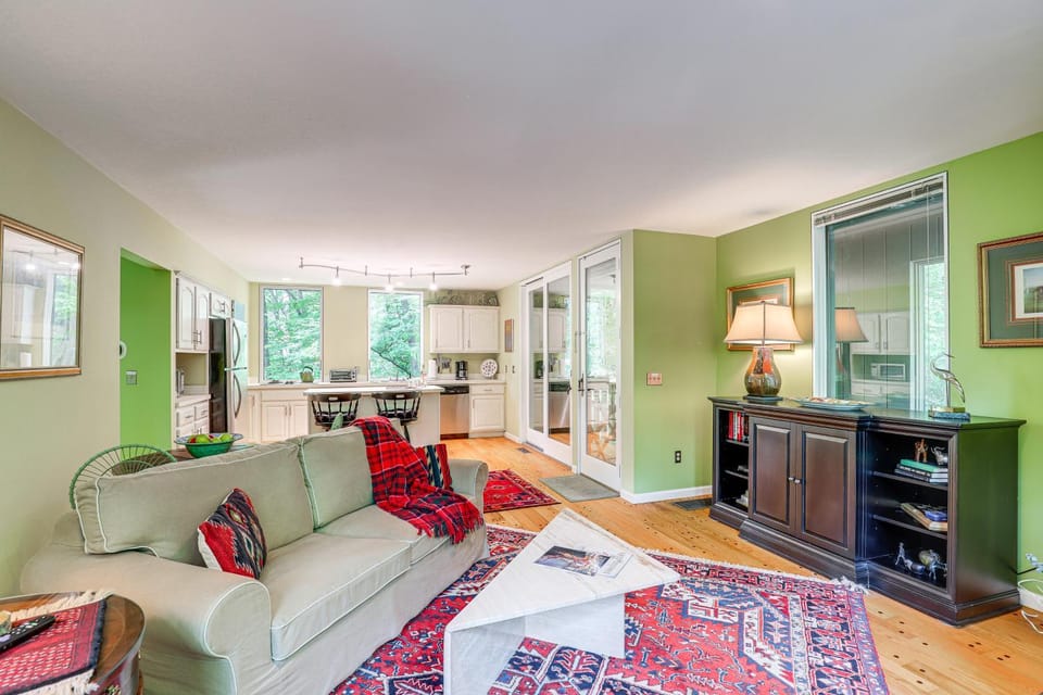 7 Mi to Dtwn Asheville Carriage House with Deck House in Swannanoa