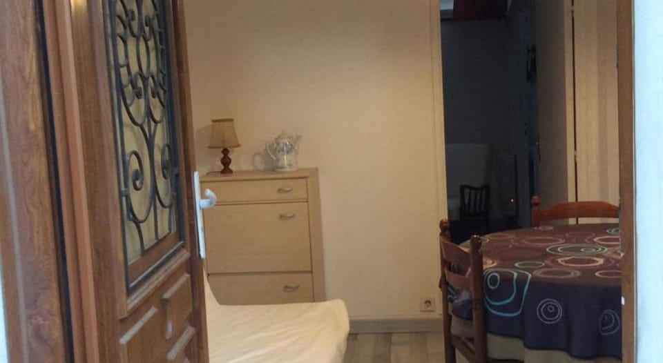 Facade/entrance, Dining area