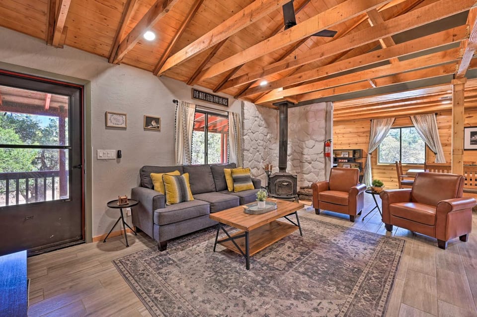 Cabin in Tonto National Forest: Deck & Views! Cabin in Strawberry