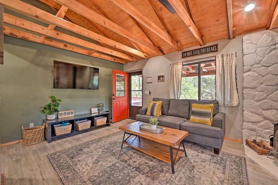 Cabin in Tonto National Forest: Deck & Views! Cabin in Strawberry