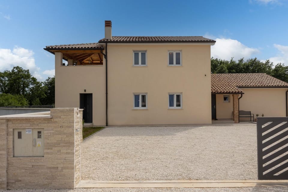 Property building, Facade/entrance, Parking