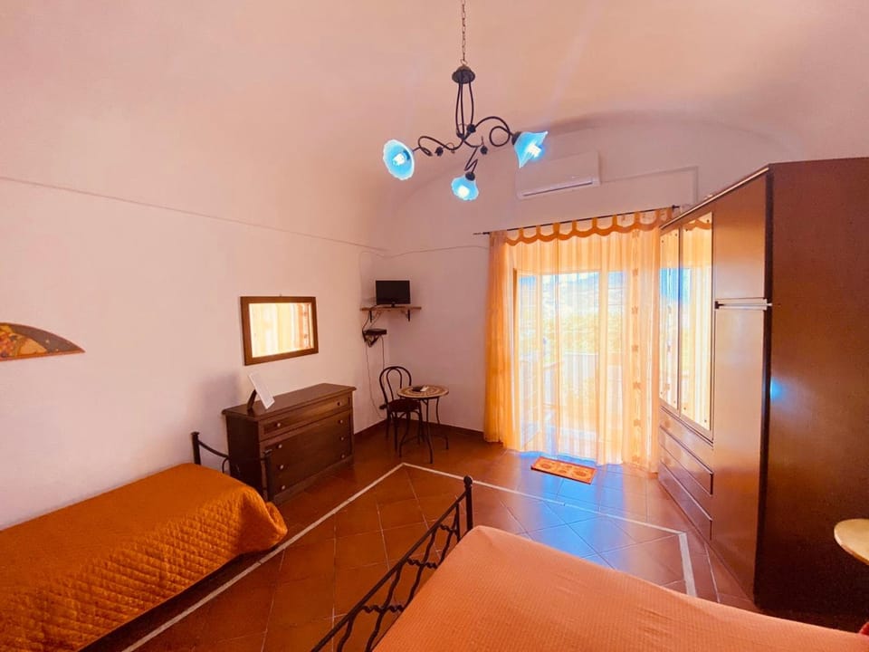 TV and multimedia, Photo of the whole room