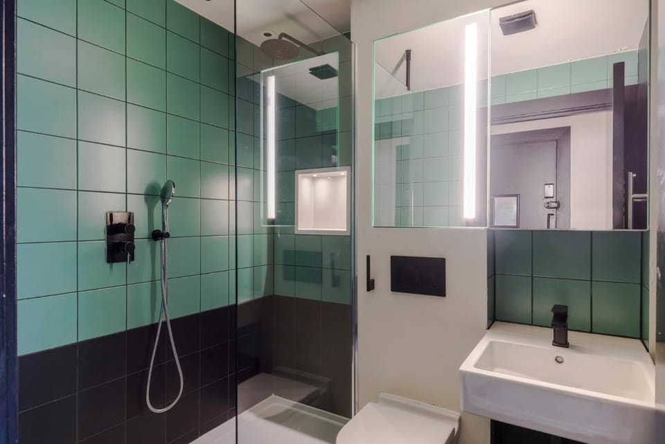 Soho 2-Bed Apartment - Old Compton St - Sleeps 6 Apartment in City of Westminster