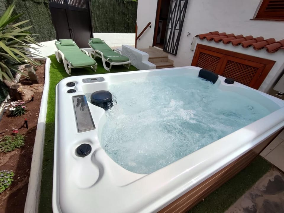 Las Tartanas Two Bedroom Bungalow House in Maspalomas
