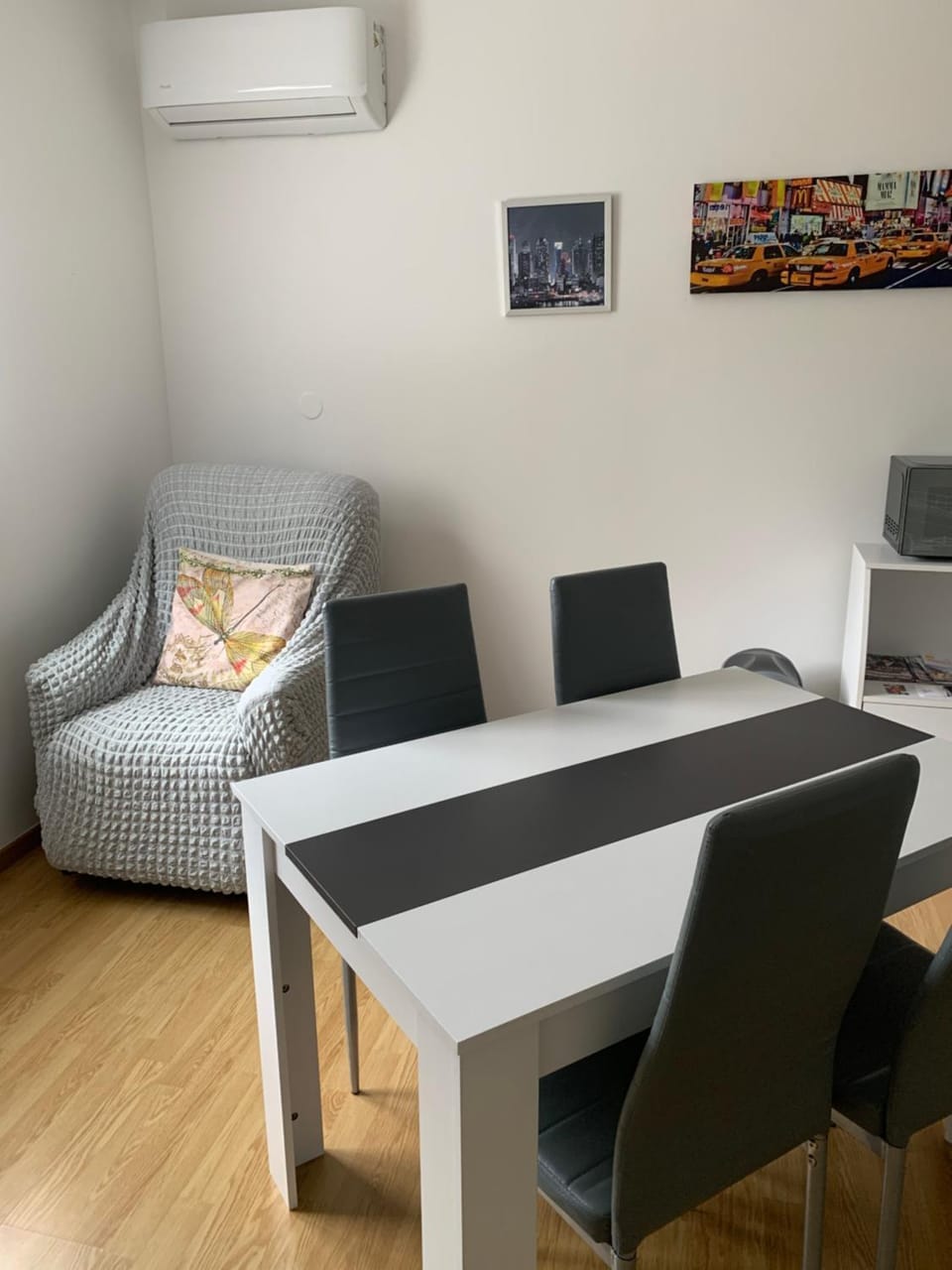 APPARTEMENT LE DOMAINE DES LIBELLULES PROCHE WALIBI Apartment in Auvergne-Rhône-Alpes