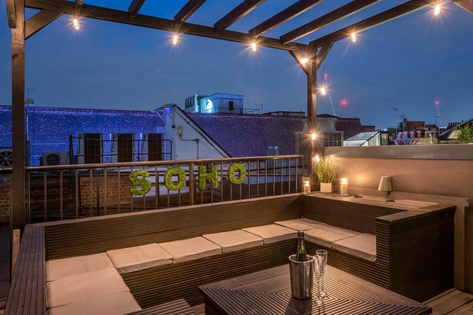 1-bed Soho Penthouse - Rooftop Terrace - Sleeps 4 Apartment in City of Westminster