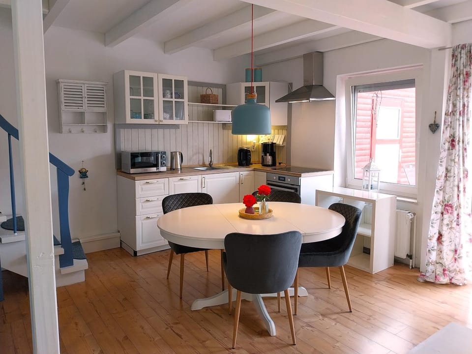Kitchen or kitchenette, Dining area, dishwasher, oven, stove