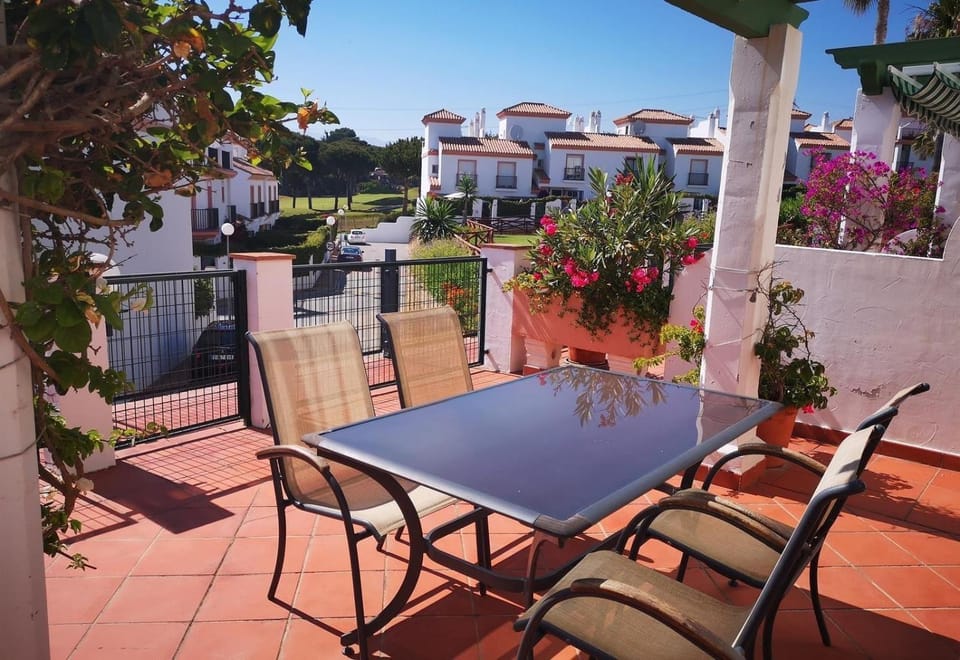 Property building, Balcony/Terrace, Living room
