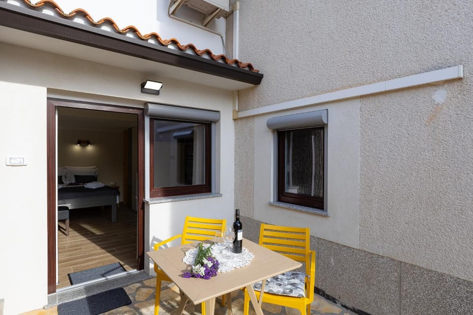 Patio, Facade/entrance, Seating area