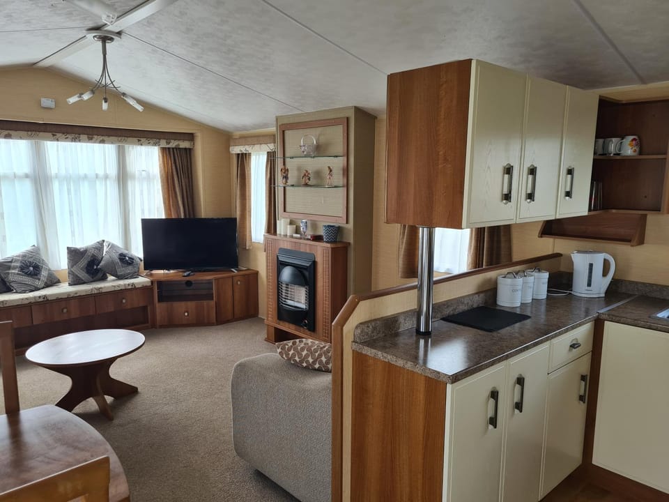 Kitchen or kitchenette, Living room, Seating area