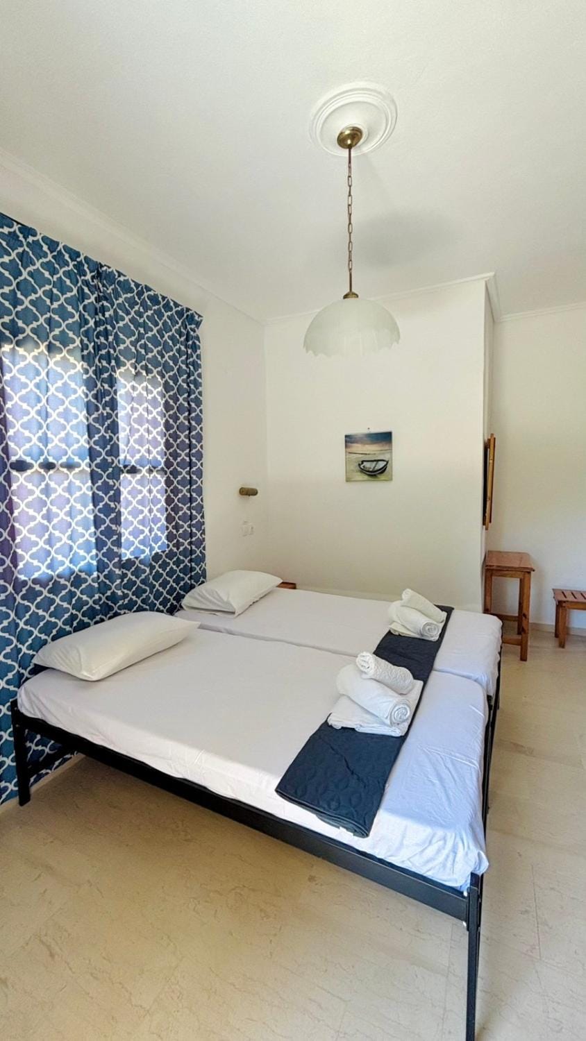 Bed, Photo of the whole room, Bedroom, towels, air conditioner