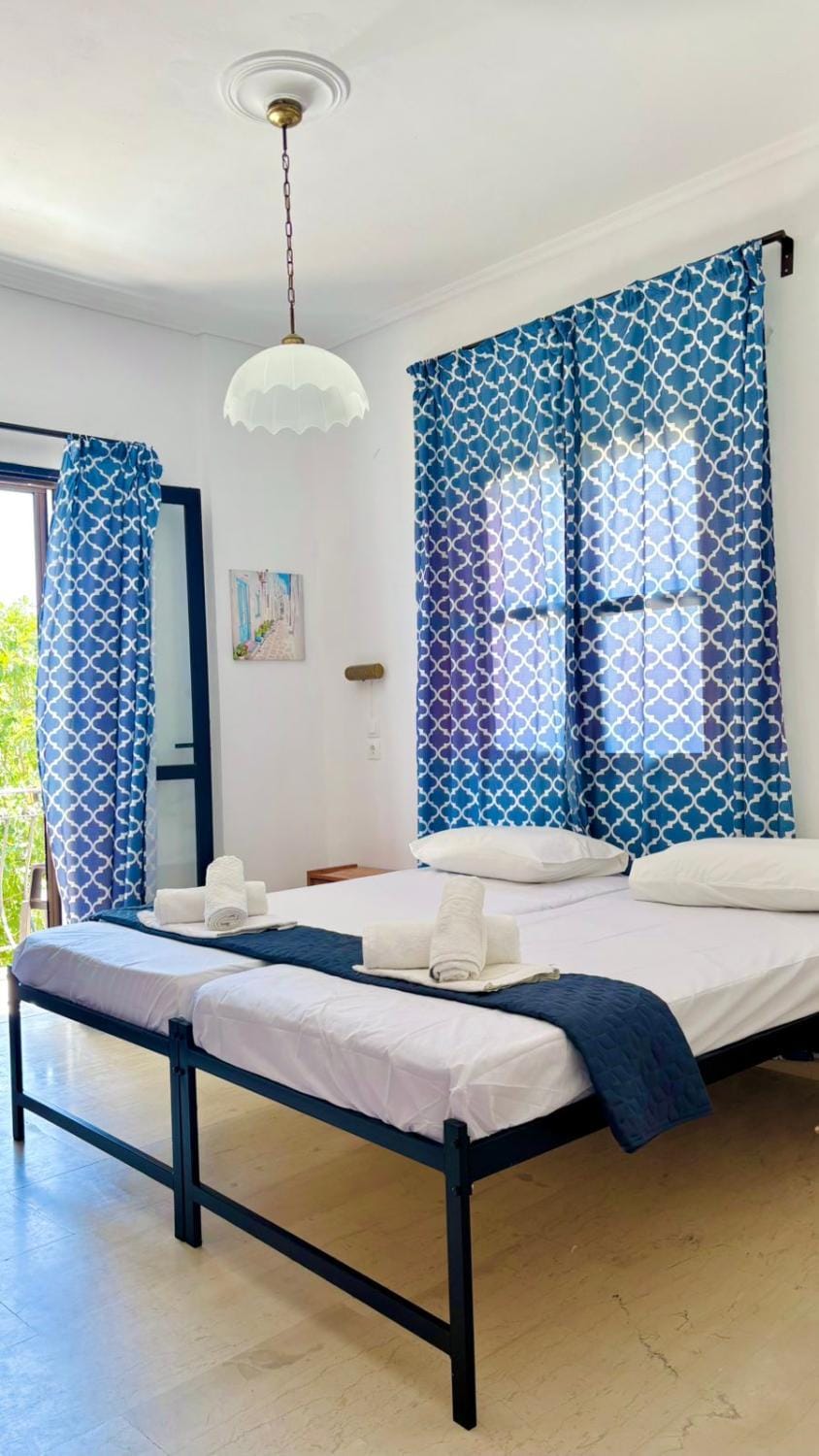 Bed, Photo of the whole room, Bedroom, stove, towels, wardrobe, kitchen, air conditioner