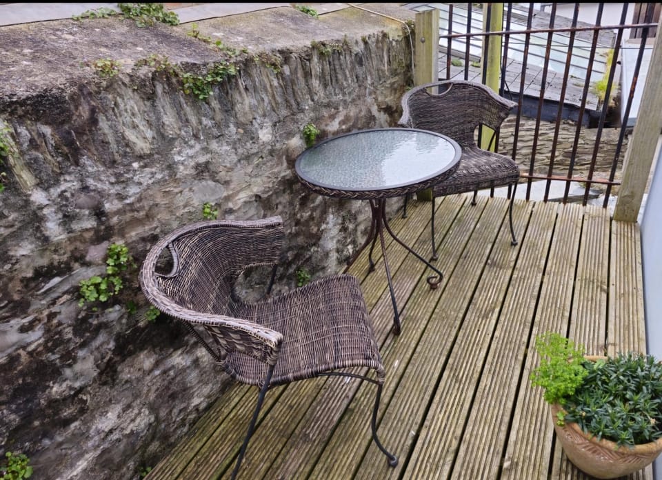 View (from property/room), Balcony/Terrace, Seating area, Dining area