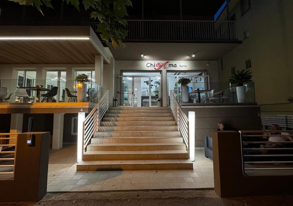 Facade/entrance