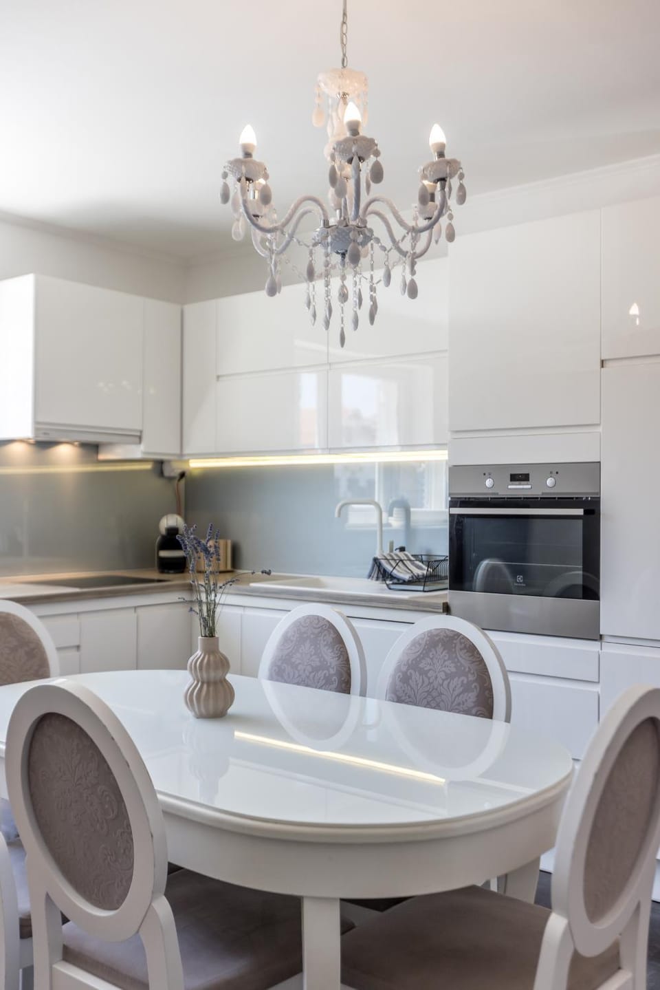 Kitchen or kitchenette, Seating area, Dining area, pet friendly, stove