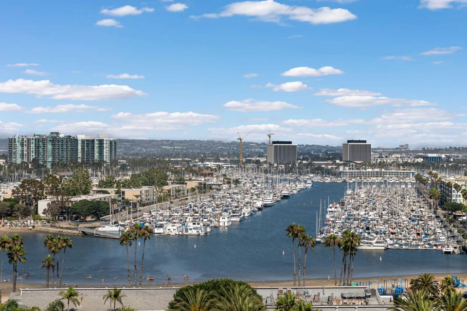 City view, Sea view