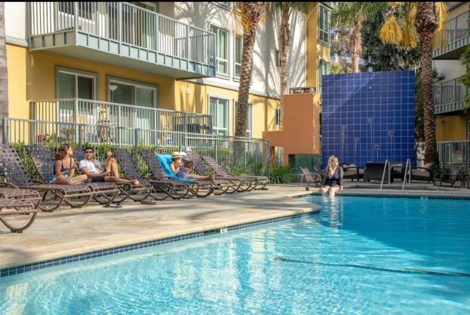 Day, Swimming pool