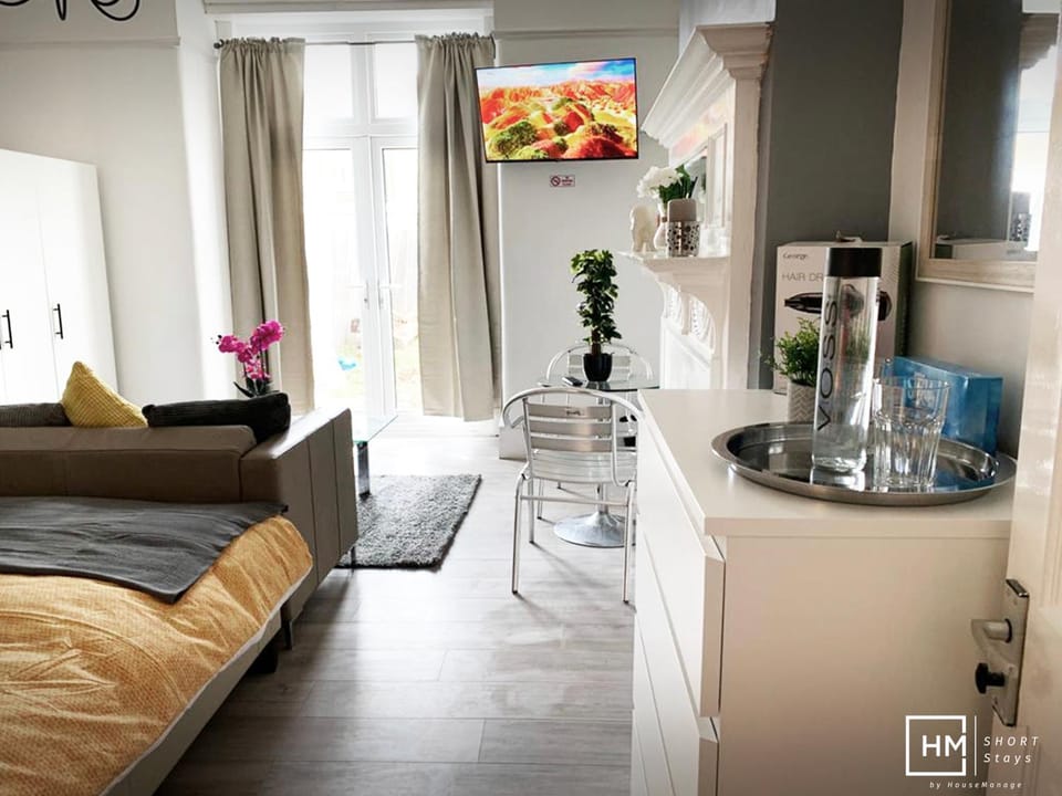 Living room, Bedroom