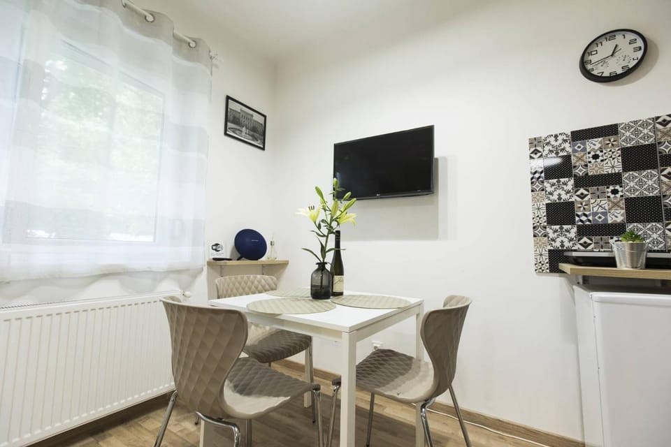 Communal lounge/ TV room, Dining area