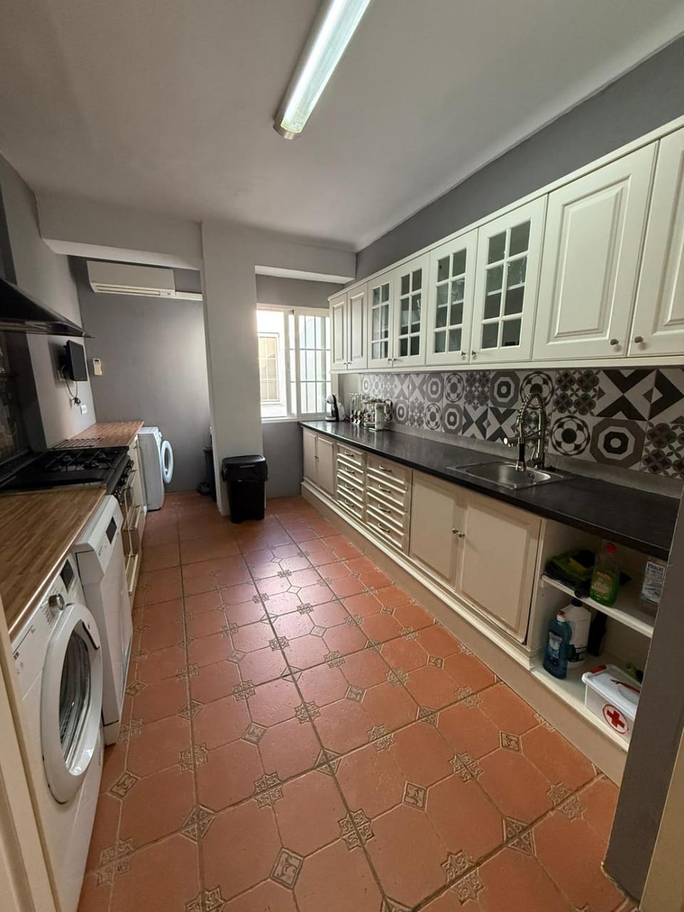 Mooi en erg ruim appartement met een openhaard Apartment in Malaga