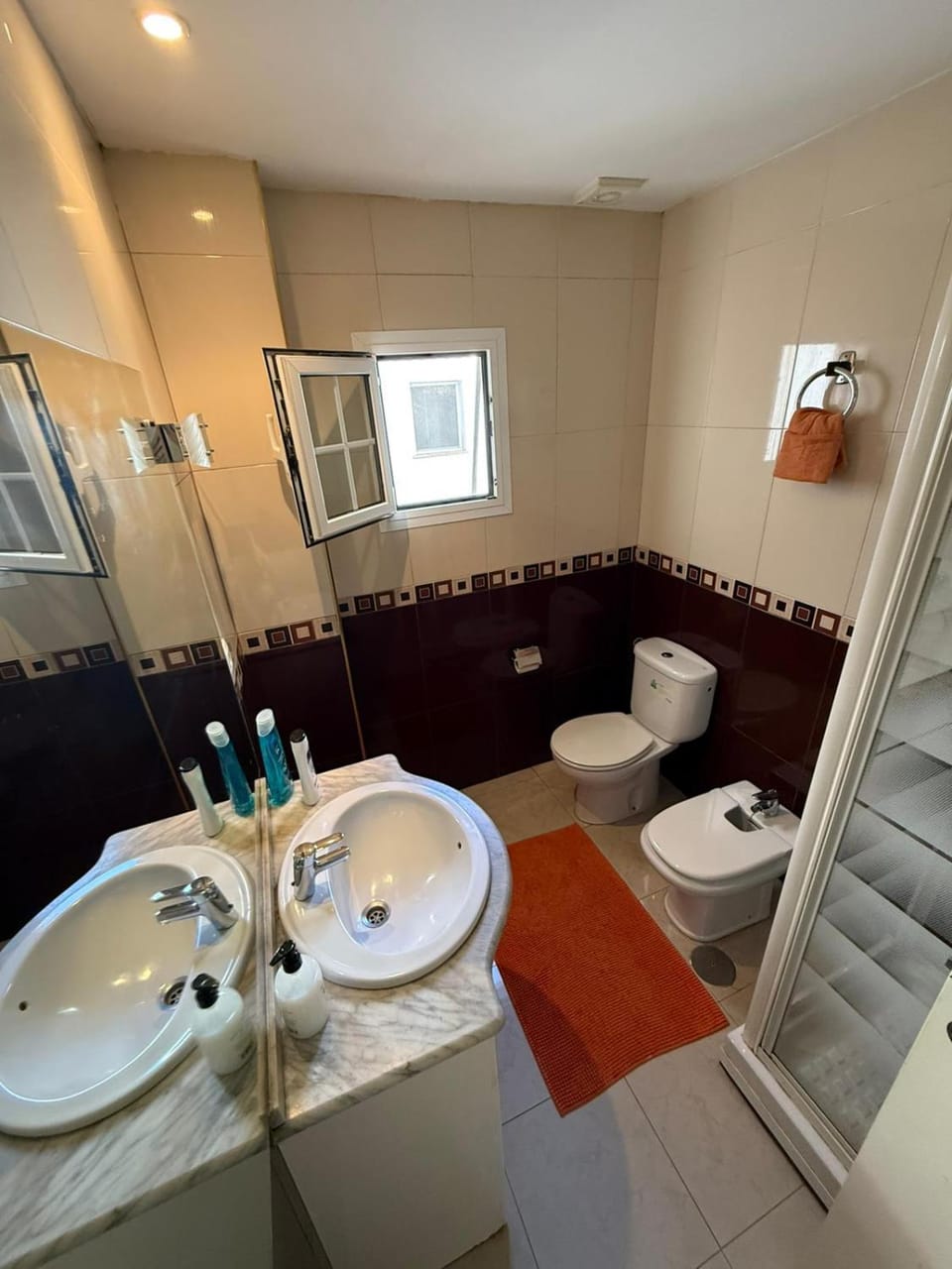 Mooi en erg ruim appartement met een openhaard Apartment in Malaga