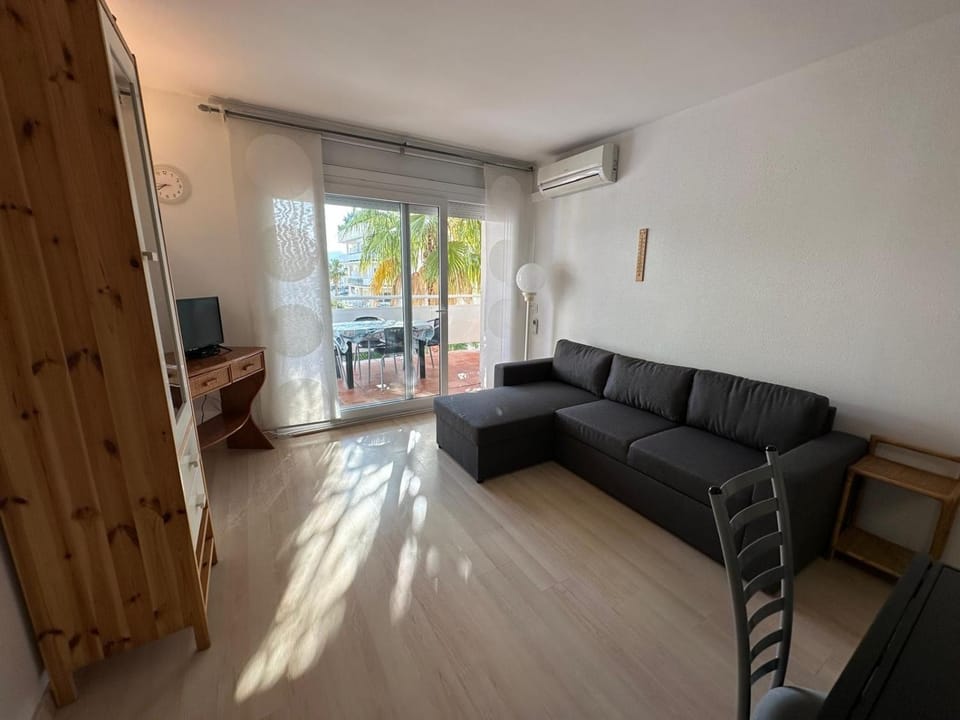 Bonito piso en Roses con piscina y parking AV-66 Apartment in Roses