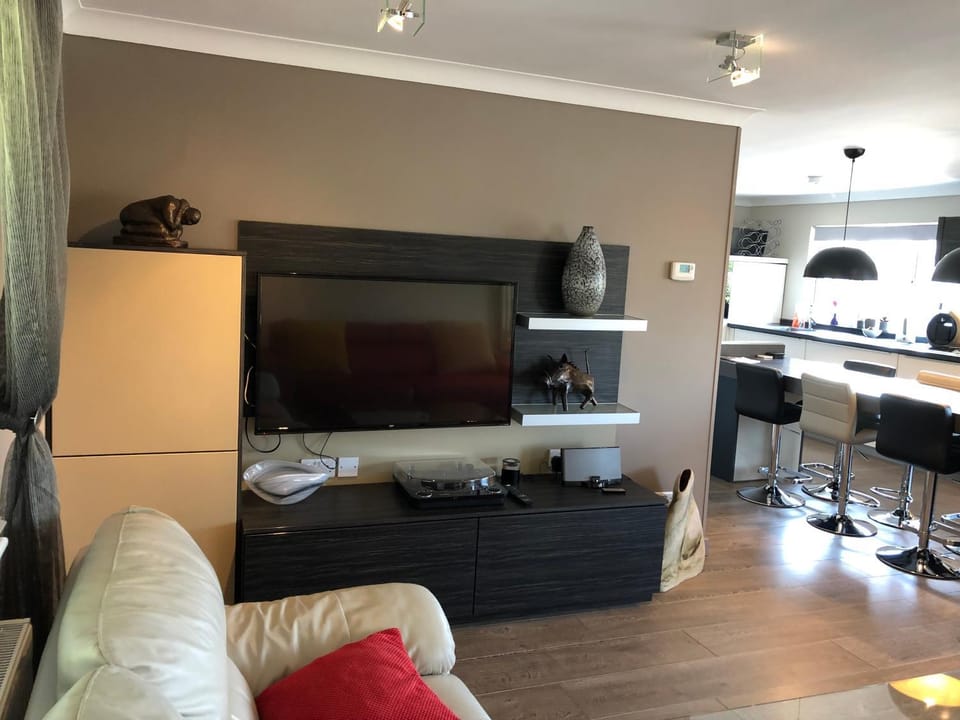 TV and multimedia, Seating area