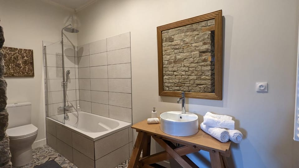 Shower, Toilet, Bathroom, Bath