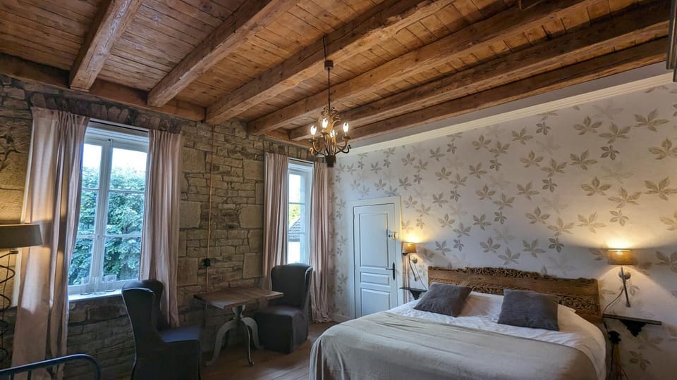 Bed, Seating area, Bedroom, Inner courtyard view