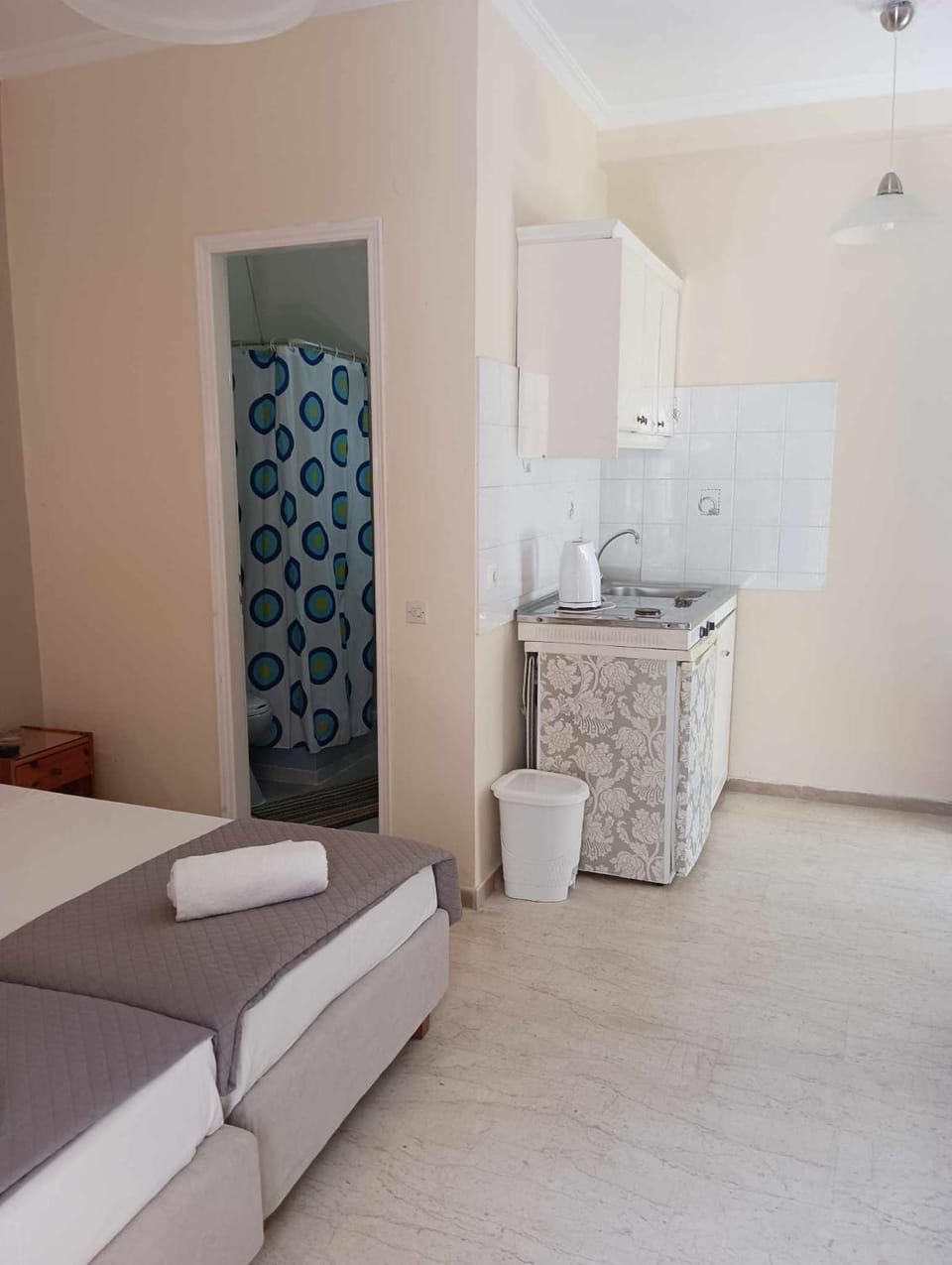 Bed, Kitchen or kitchenette, Photo of the whole room, Bedroom