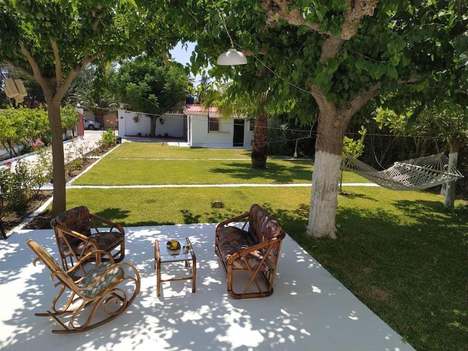 Property building, Garden, Living room, Garden view