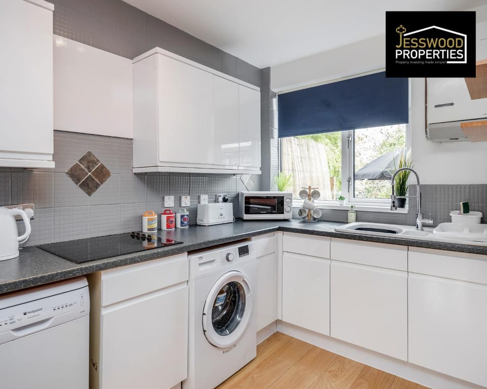 Coffee/tea facilities, Kitchen or kitchenette, dishwasher, minibar, oven, pet friendly, stove, toaster, washing machine, dryer