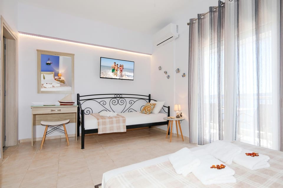 Bed, Photo of the whole room, towels, air conditioner