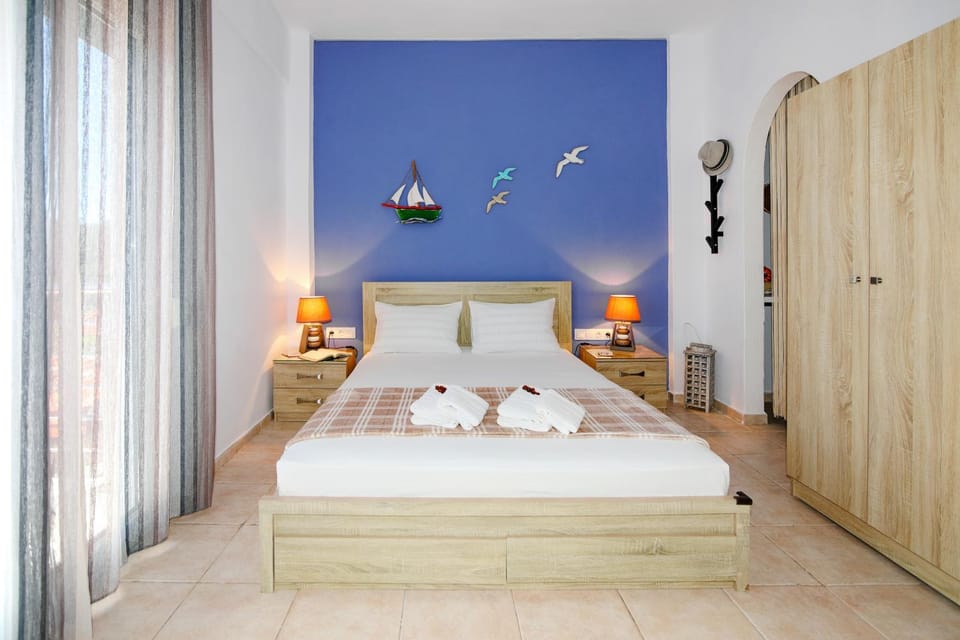 Bed, Photo of the whole room, wardrobe